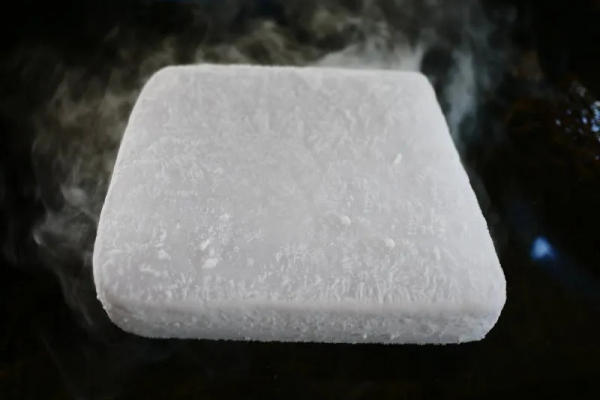 干冰到底是怎么做的 干冰到底是怎么做的